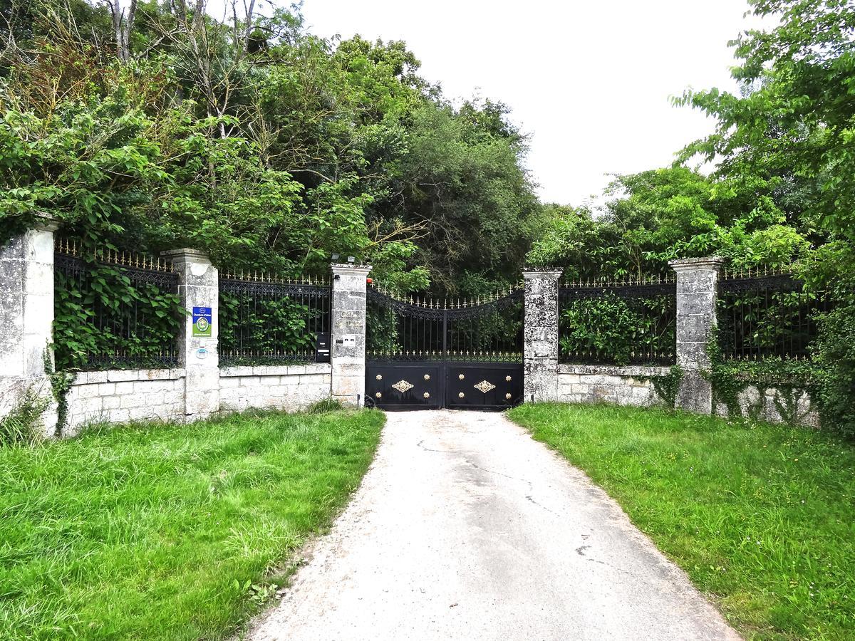 Chateau Les Vallees Tournon-Saint-Pierre Zewnętrze zdjęcie