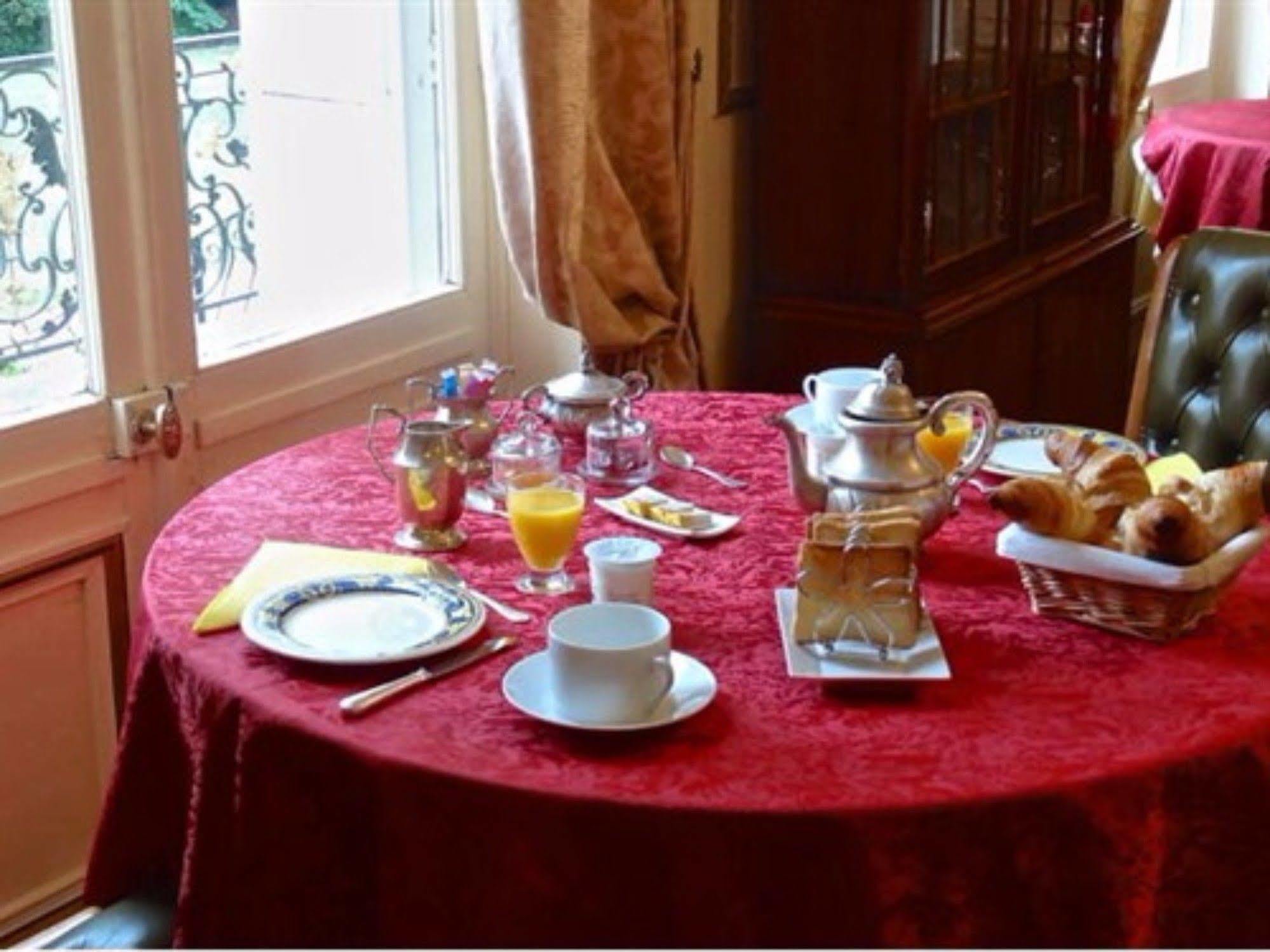 Chateau Les Vallees Tournon-Saint-Pierre Zewnętrze zdjęcie